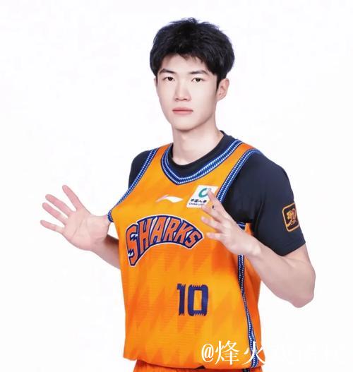 偰李永伟社媒分享新赛季定妆照：是谁把我的痣给p掉了