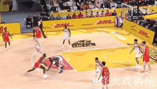 脚踝终结者!桑普森双变向晃倒法耶,随后单臂暴扣激情庆祝 脚踝终结者!桑普森双变向晃倒法耶,随后单臂暴扣激情庆祝